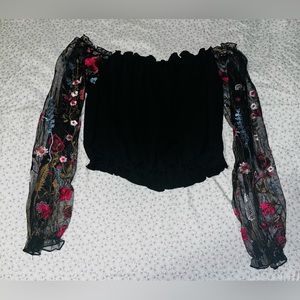 Mesh sleeve embroidered crop top